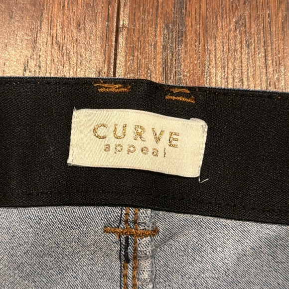 Size 10/30 Blue Denim Women's Shorts - Picture 3 of 9